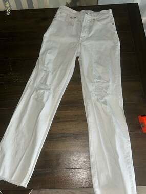 Madewell The Perfect Vintage Straight Jean in White with Distressed Knees and Ra